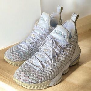 NIKE CK 4765 001 LeBron XVI MLPS LAKERS Buzz Lightyear Basketball Sneakers 10